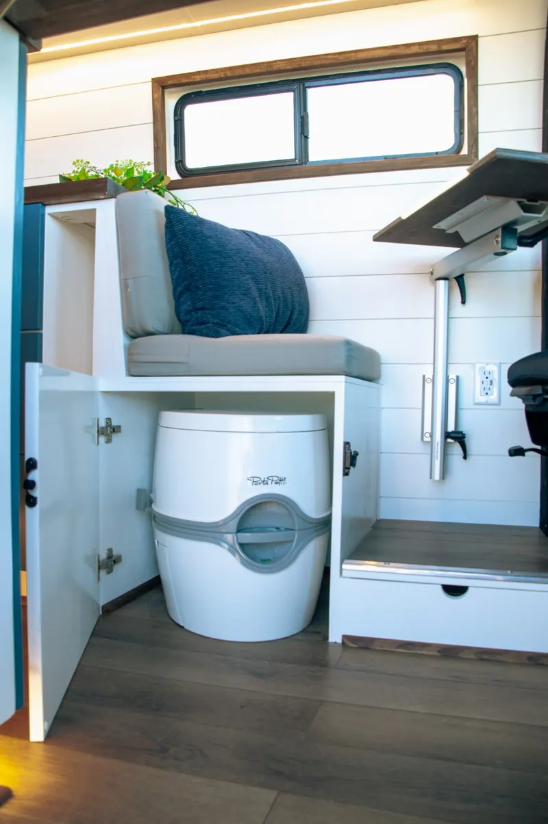Cozy Cabin Cruiser