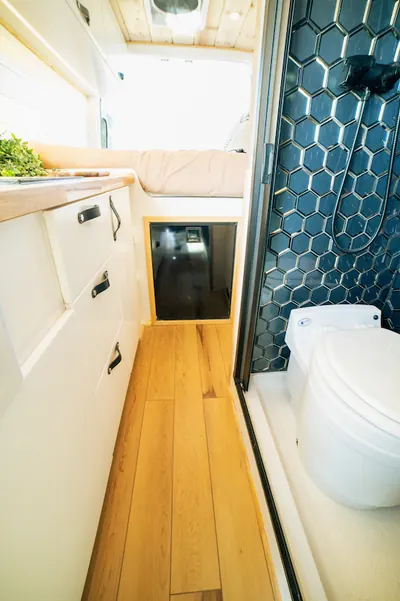 Quad Quarters Camper (4Peaks Package)