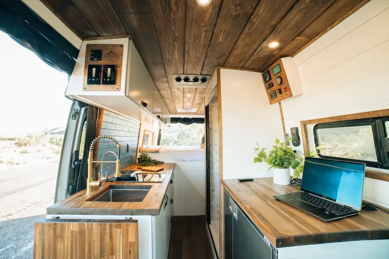Luxurious Campevan Build